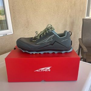 BRAND NEW Altra Lone Peak 5 - Size 11.5 - Perfect for hiking or trail running
